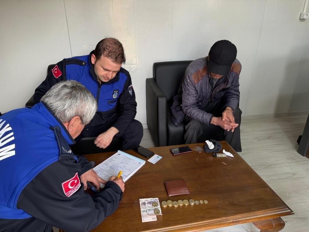 Atakum’da dilencilik denetimi: Zabıta suçüstü yakaladı, paralar kamuya aktarıldı 4