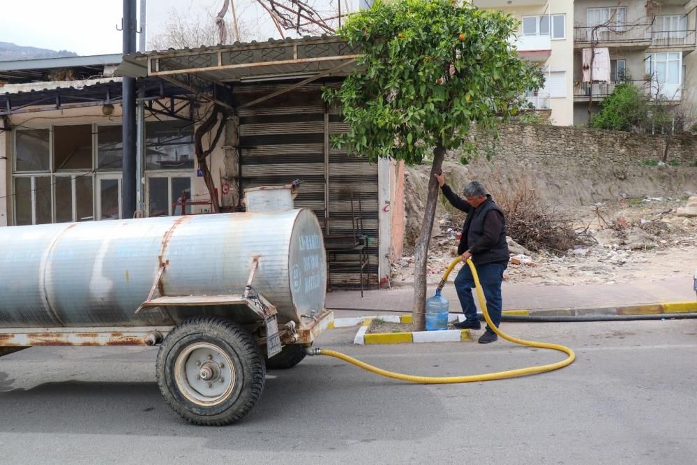 Bozdoğan’da kuraklığa karşı yenilikçi çözüm: Damacanalarla ağaçlar hayat buluyor 5
