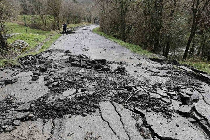İki felaket birden! İtalya’yı sel ve heyelan vurdu! Kırmızı alarm: Sistemler çöküyor 4