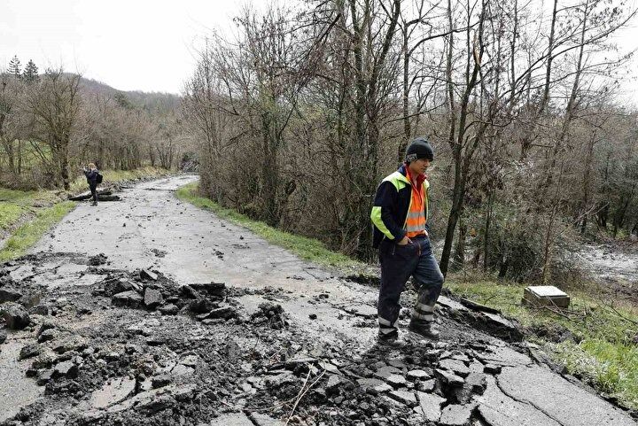 İki felaket birden! İtalya’yı sel ve heyelan vurdu! Kırmızı alarm: Sistemler çöküyor 9