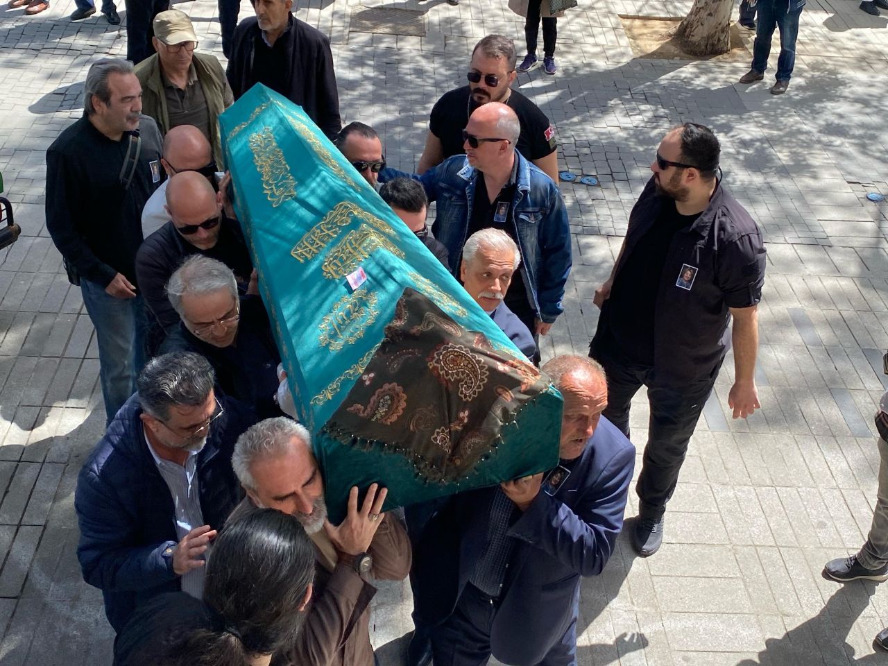 Devlet Bahçeli'den annesi vefat eden Tarkan'a başsağlığı telefonu 9