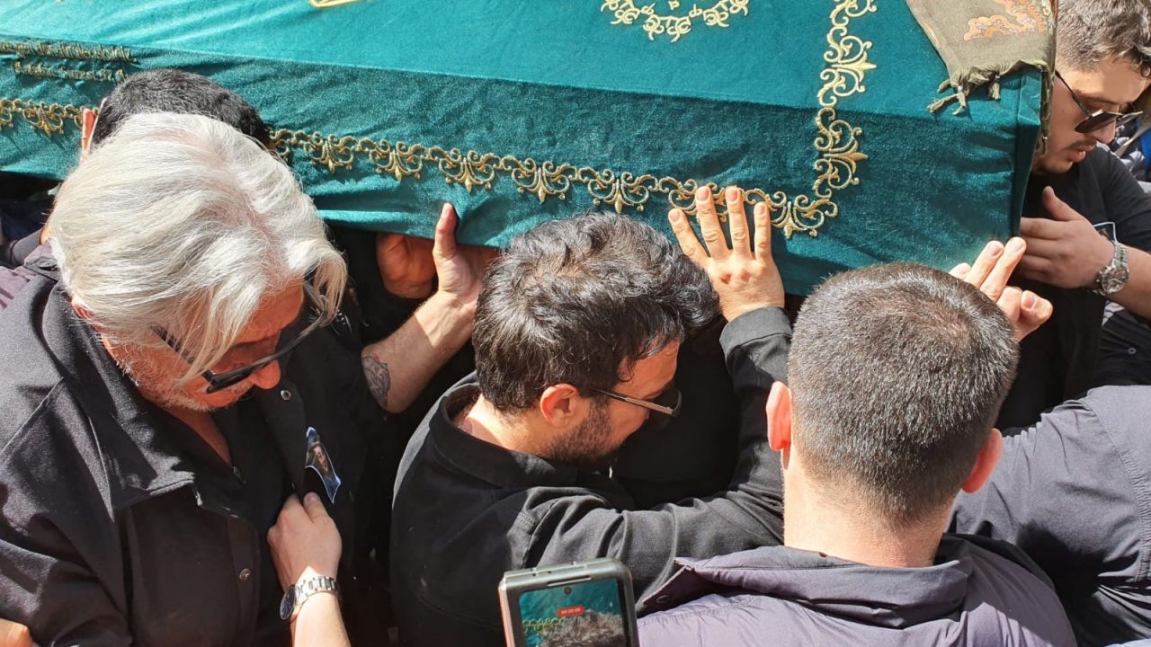 Devlet Bahçeli'den annesi vefat eden Tarkan'a başsağlığı telefonu 4