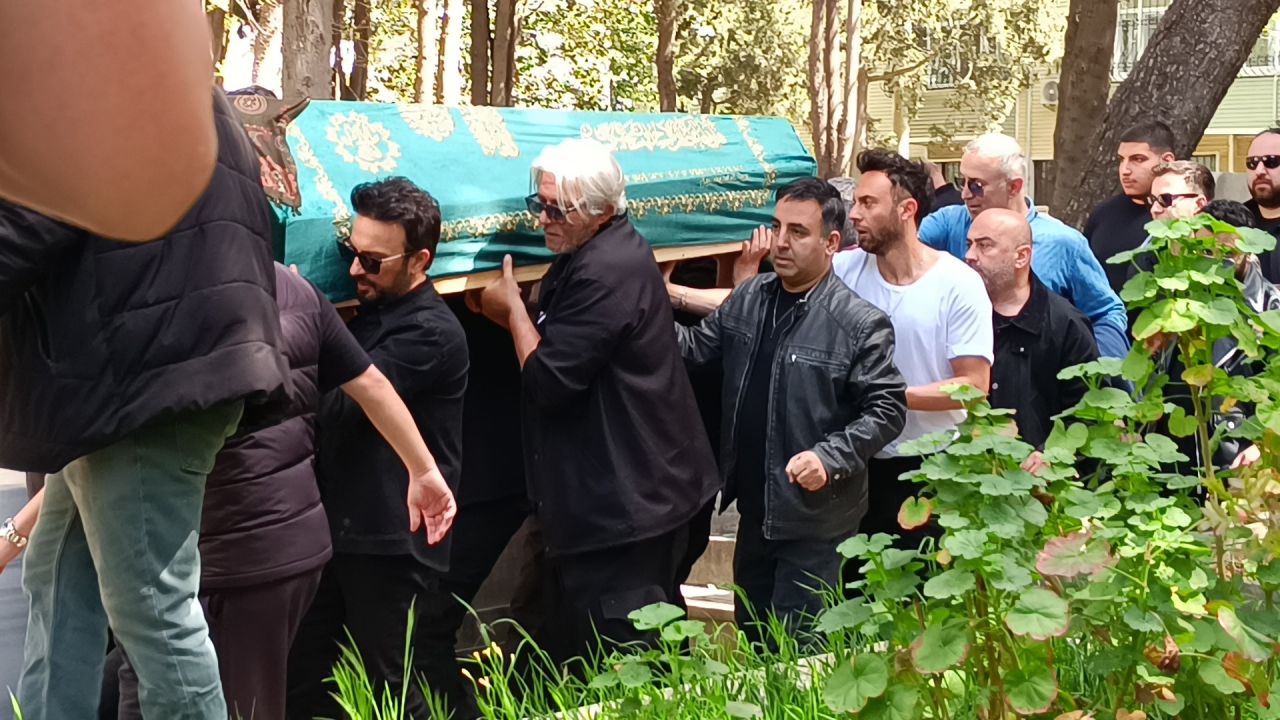 Devlet Bahçeli'den annesi vefat eden Tarkan'a başsağlığı telefonu 3