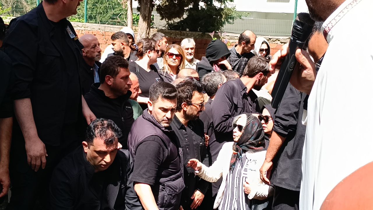 Devlet Bahçeli'den annesi vefat eden Tarkan'a başsağlığı telefonu 6