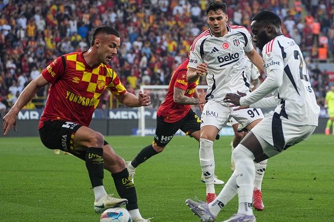 Sergen Yalçın'dan Beşiktaşlıları kahreden tespit: Taraftar yandı 3