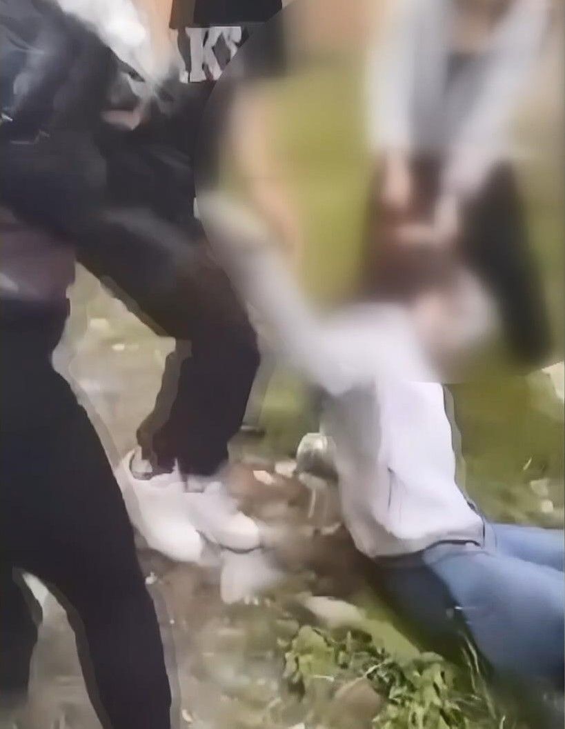 Akran zorbalığı yine kamerada! Gaziosmanpaşa'da 4 kız, arkadaşlarını evire çevire dövdü, saçlarını koparttı 5