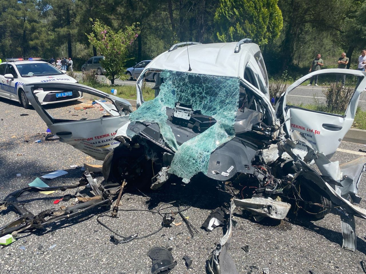 Marmaris'te karayolu savaş alanına döndü: 1 ölü, 4 yaralı 2