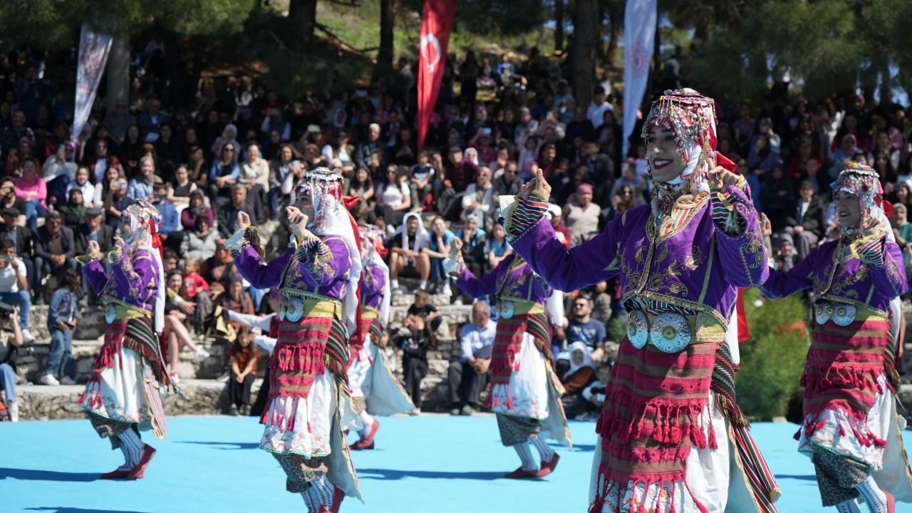 Burdur’da Yörük Şenliği coşkusu: Davullar çaldı, keşkekler dövüldü 2