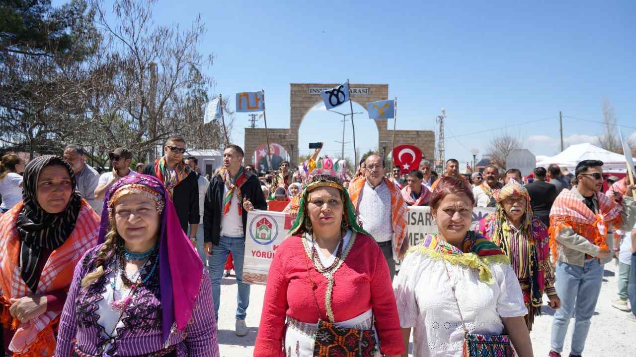 Burdur’da Yörük Şenliği coşkusu: Davullar çaldı, keşkekler dövüldü 7