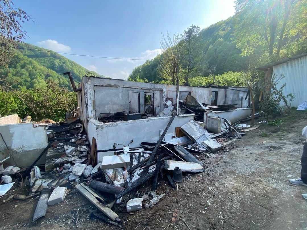 Sakarya’da korkutan yangın: Tek katlı ev küle döndü 1