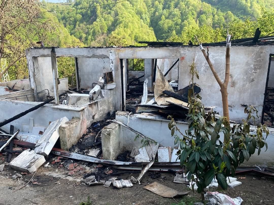 Sakarya’da korkutan yangın: Tek katlı ev küle döndü 4
