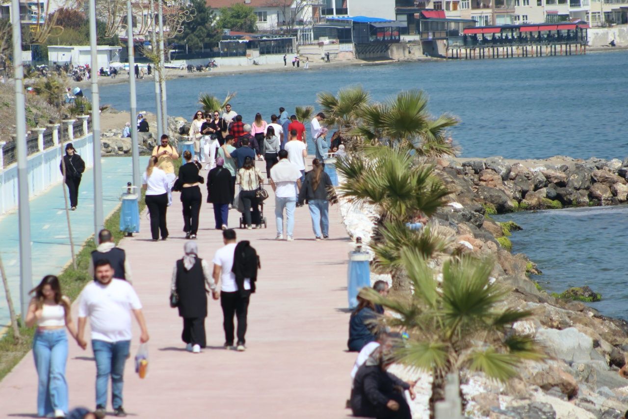 Tekirdağ’da bahar coşkusu: Alkaya Sahili dolup taştı 1