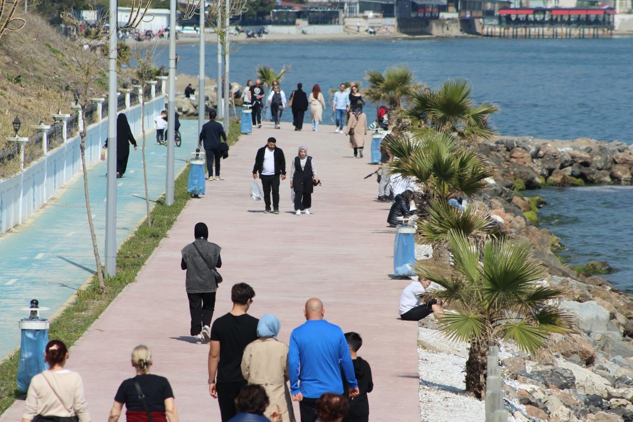 Tekirdağ’da bahar coşkusu: Alkaya Sahili dolup taştı 5