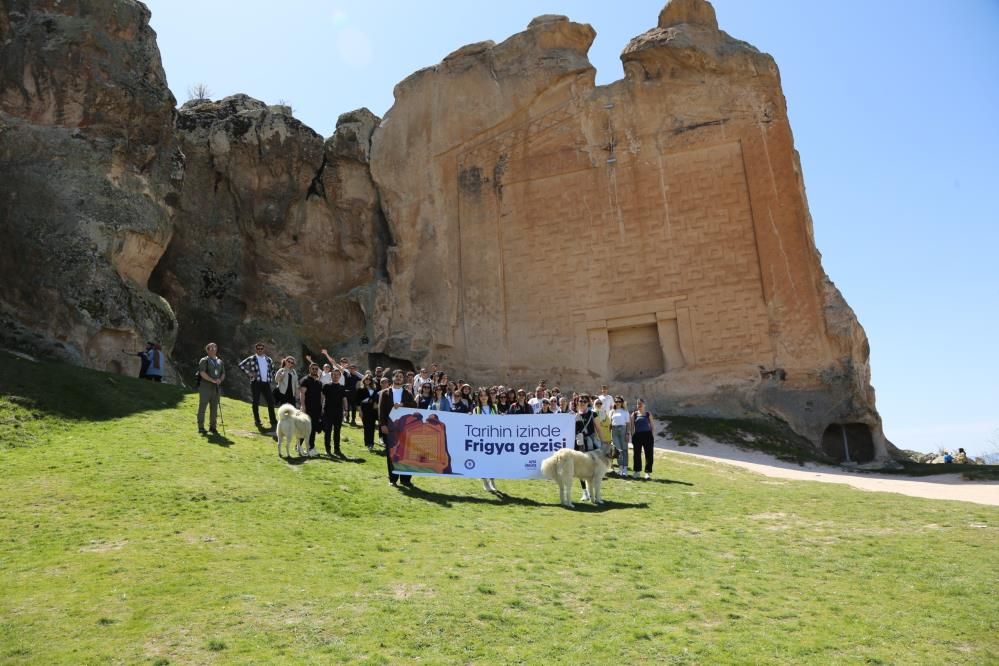 Eskişehir’de üniversite öğrencilerine tarihi Frig Vadileri gezisi 3