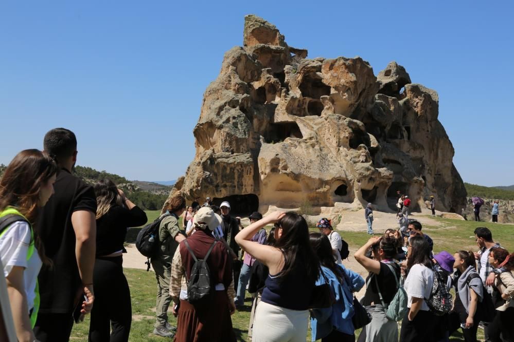 Eskişehir’de üniversite öğrencilerine tarihi Frig Vadileri gezisi 5