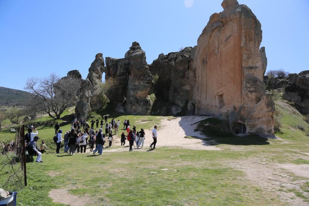 Eskişehir’de üniversite öğrencilerine tarihi Frig Vadileri gezisi 6