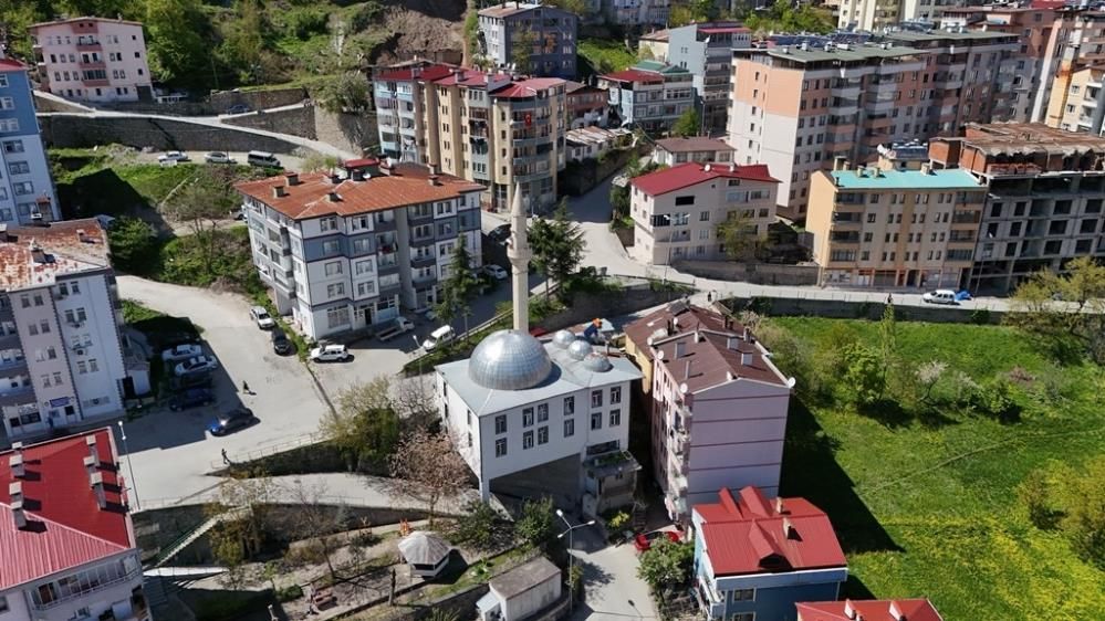 Türkiye'de eşi benzeri yok... Artvin’in “Ayaklı Camisi”: Altından yol geçen mimari harika 1