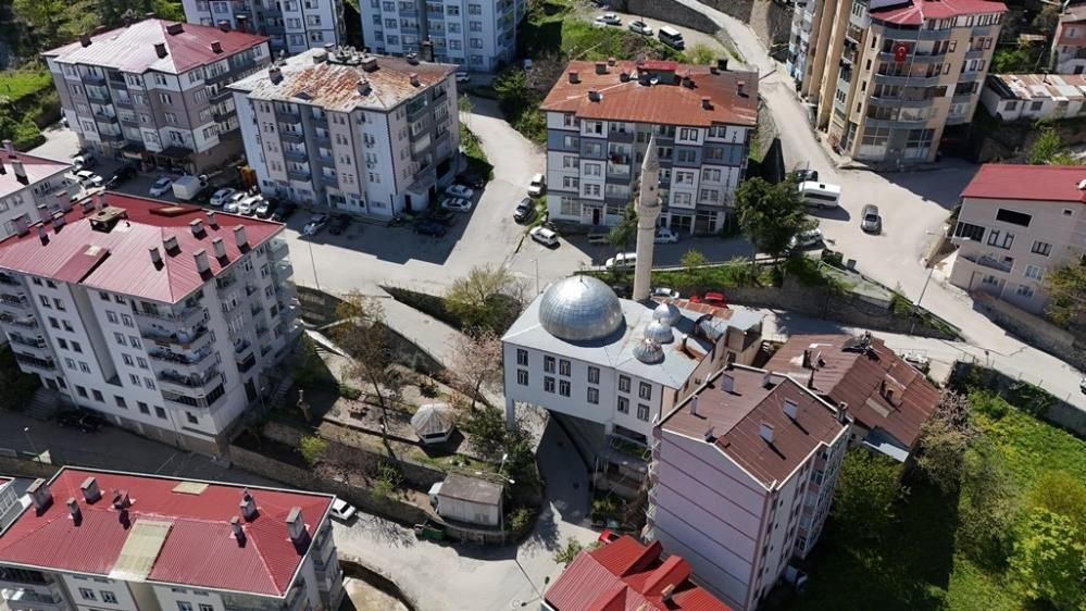 Türkiye'de eşi benzeri yok... Artvin’in “Ayaklı Camisi”: Altından yol geçen mimari harika 5