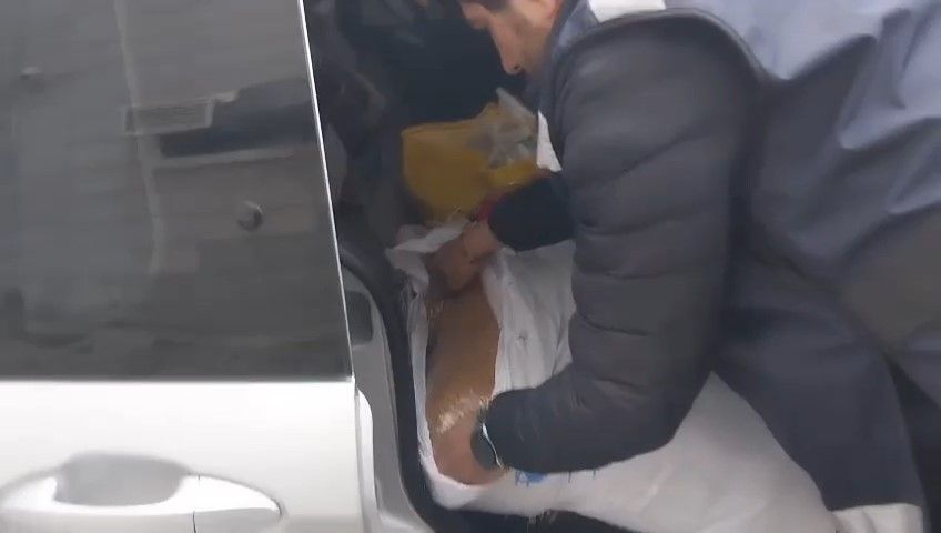 Samsun’da kaçak tütüne polis darbesi: 240 kilo ele geçirildi! 1
