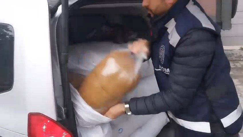 Samsun’da kaçak tütüne polis darbesi: 240 kilo ele geçirildi! 3
