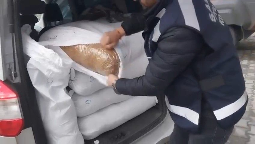 Samsun’da kaçak tütüne polis darbesi: 240 kilo ele geçirildi! 4