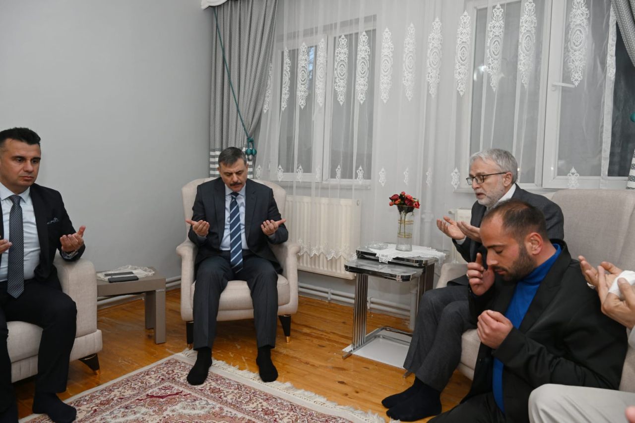 Erzurum’da duygusal nişan! Vali Çiftçi, yetim Buse’nin yanında oldu 2