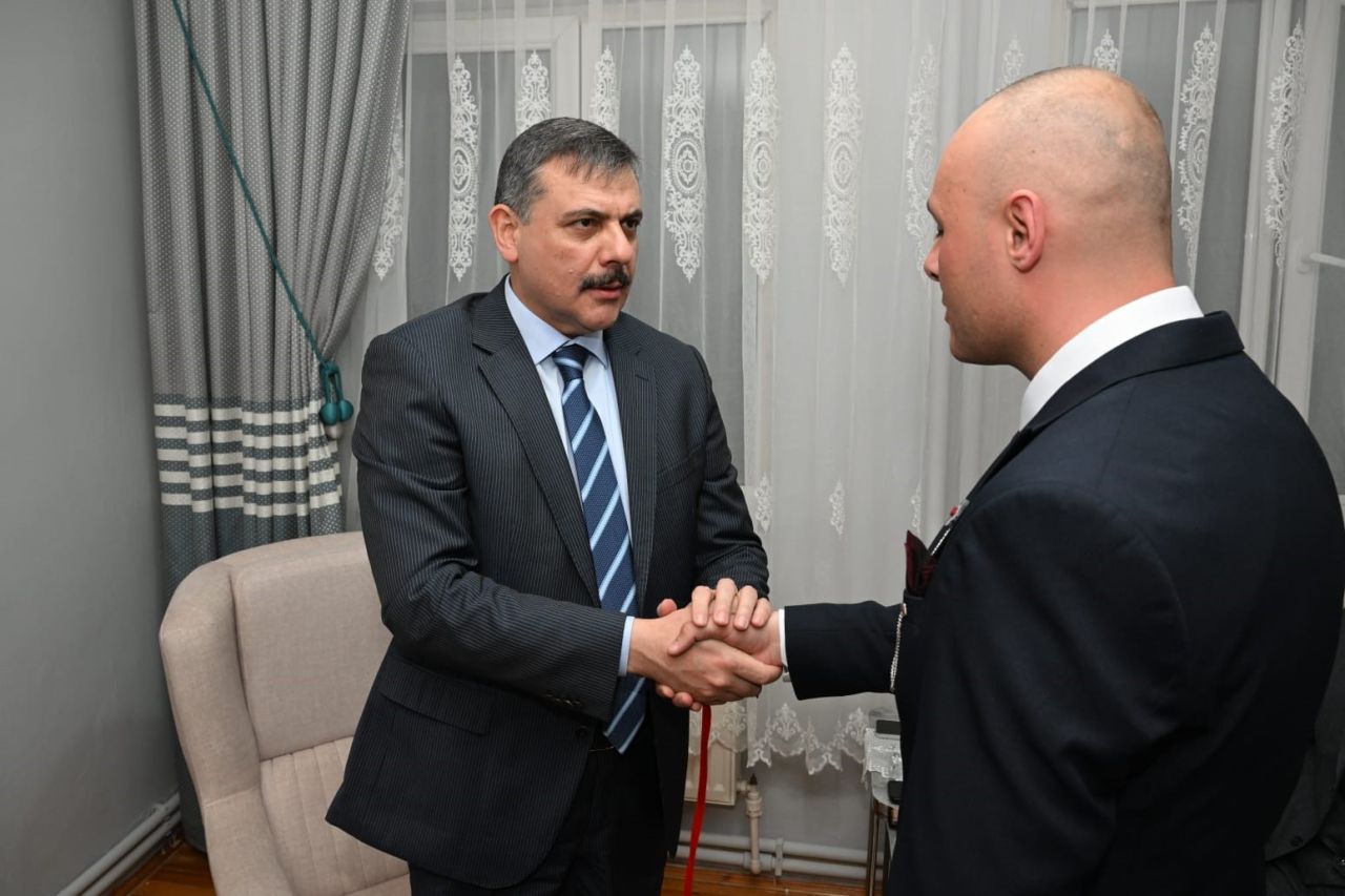 Erzurum’da duygusal nişan! Vali Çiftçi, yetim Buse’nin yanında oldu 4