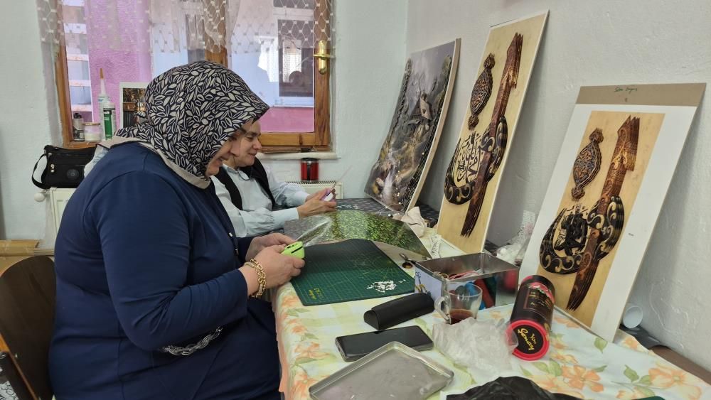 Düzce’de rölyef sanatı: Kağıtla üç boyutlu eserler hayat buluyor 1