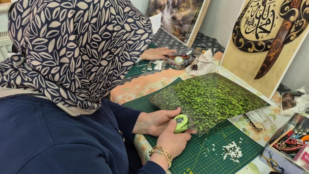 Düzce’de rölyef sanatı: Kağıtla üç boyutlu eserler hayat buluyor 4