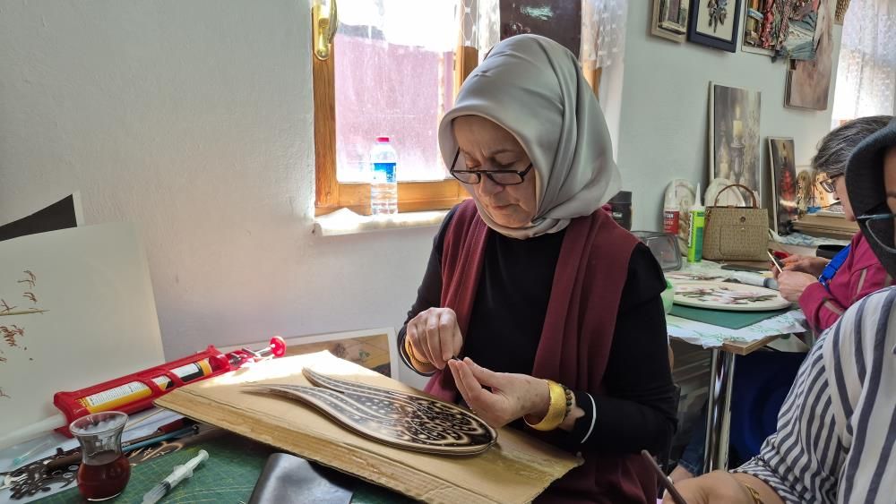 Düzce’de rölyef sanatı: Kağıtla üç boyutlu eserler hayat buluyor 9