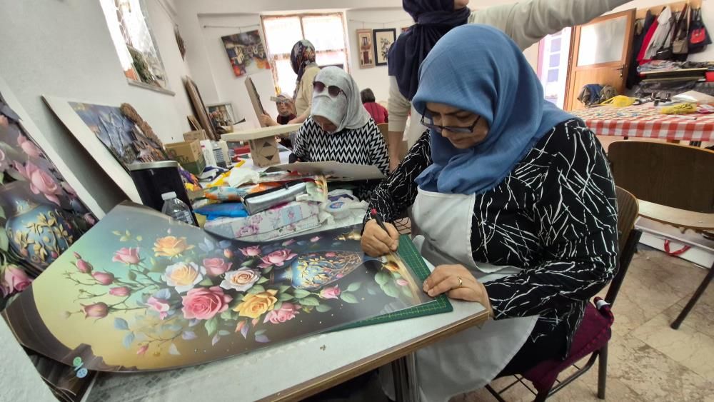 Düzce’de rölyef sanatı: Kağıtla üç boyutlu eserler hayat buluyor 7