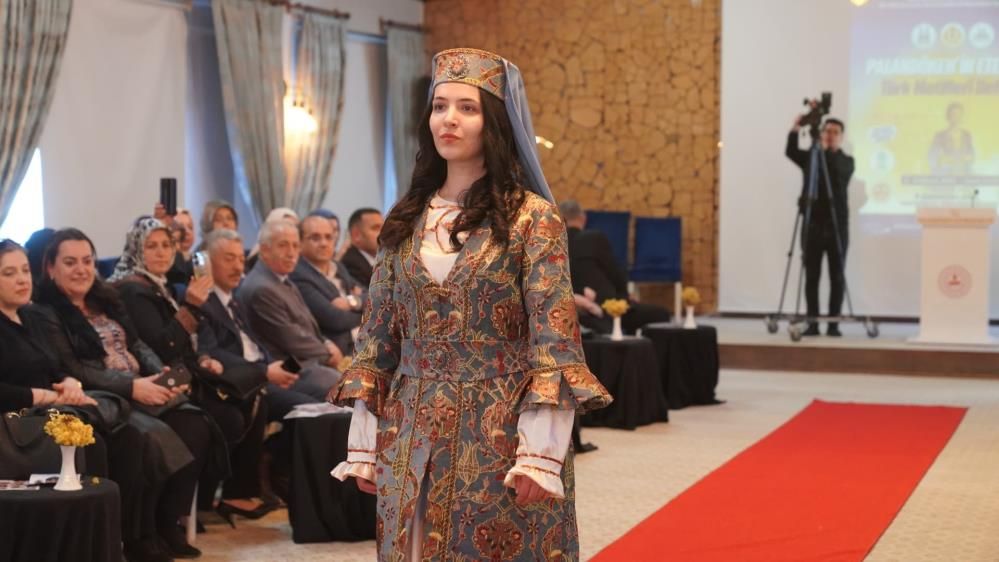 Palandöken’in eteğinde Türk motifleri defilesi görsel şölen sundu 14