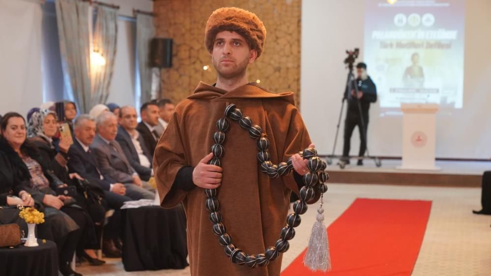Palandöken’in eteğinde Türk motifleri defilesi görsel şölen sundu 9