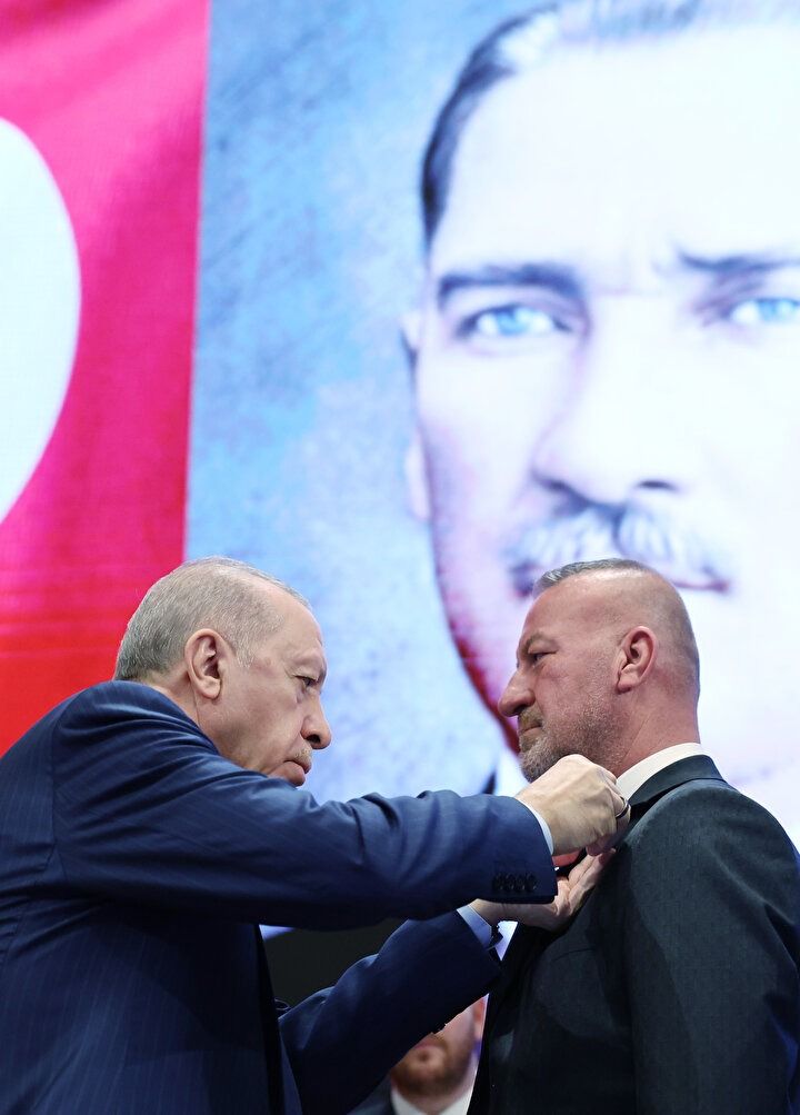 İYİ Parti'den istifa eden belediye başkanları AK Parti'ye katıldı! Rozetlerini Erdoğan taktı! 2