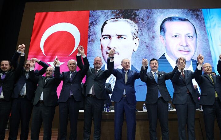 İYİ Parti'den istifa eden belediye başkanları AK Parti'ye katıldı! Rozetlerini Erdoğan taktı! 4