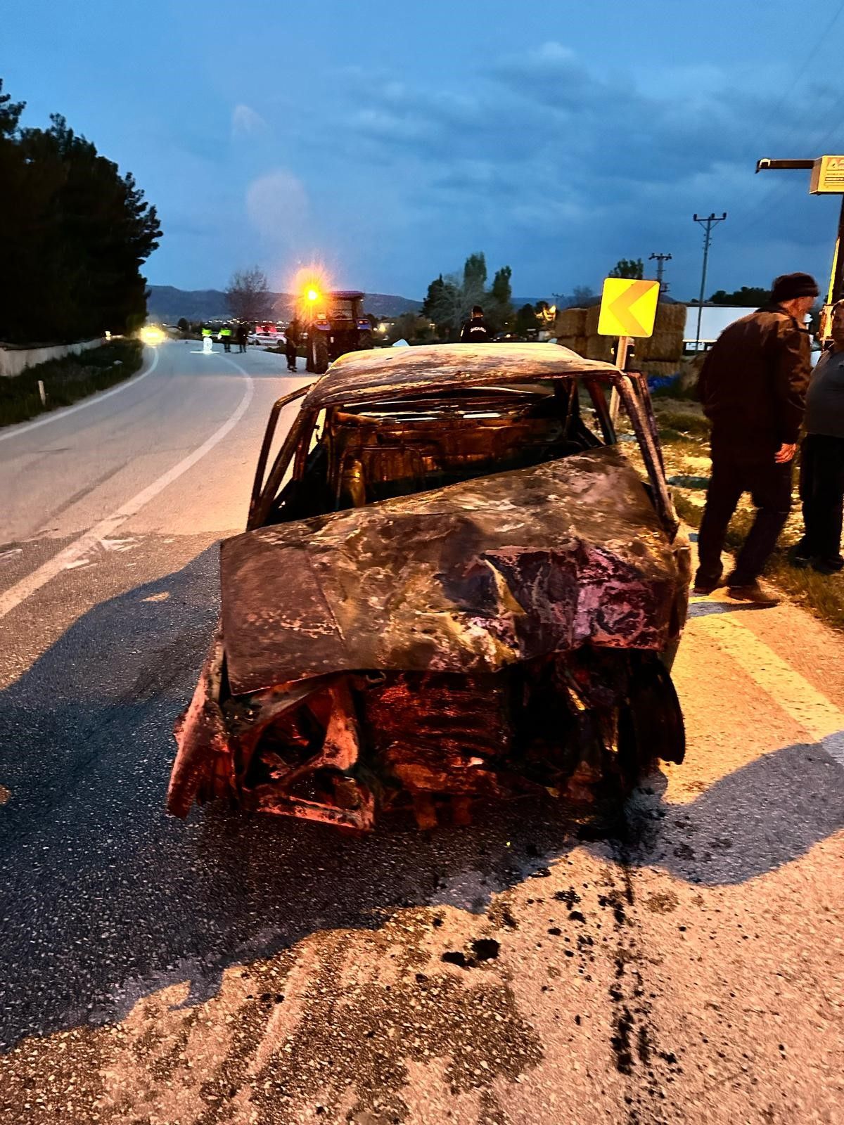 Burdur’da feci kaza! Kafa kafaya çarpışan araçlar alev aldı! 1 ölü, 4 yaralı 8