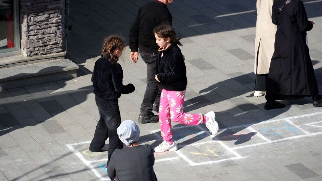 Düzce’de seksek coşkusu! Kaldırımlarda çocukluk anıları canlandı 5