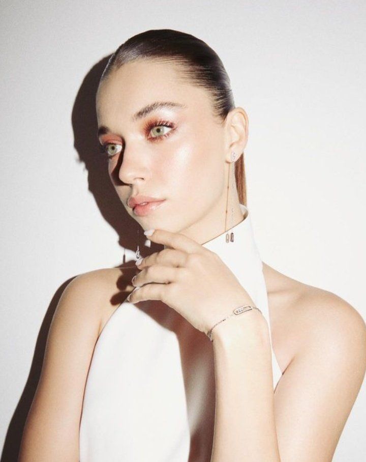 Afra Saraçoğlu’nun yeni imajı! Sarı saçlarıyla sosyal medyayı salladı! 5