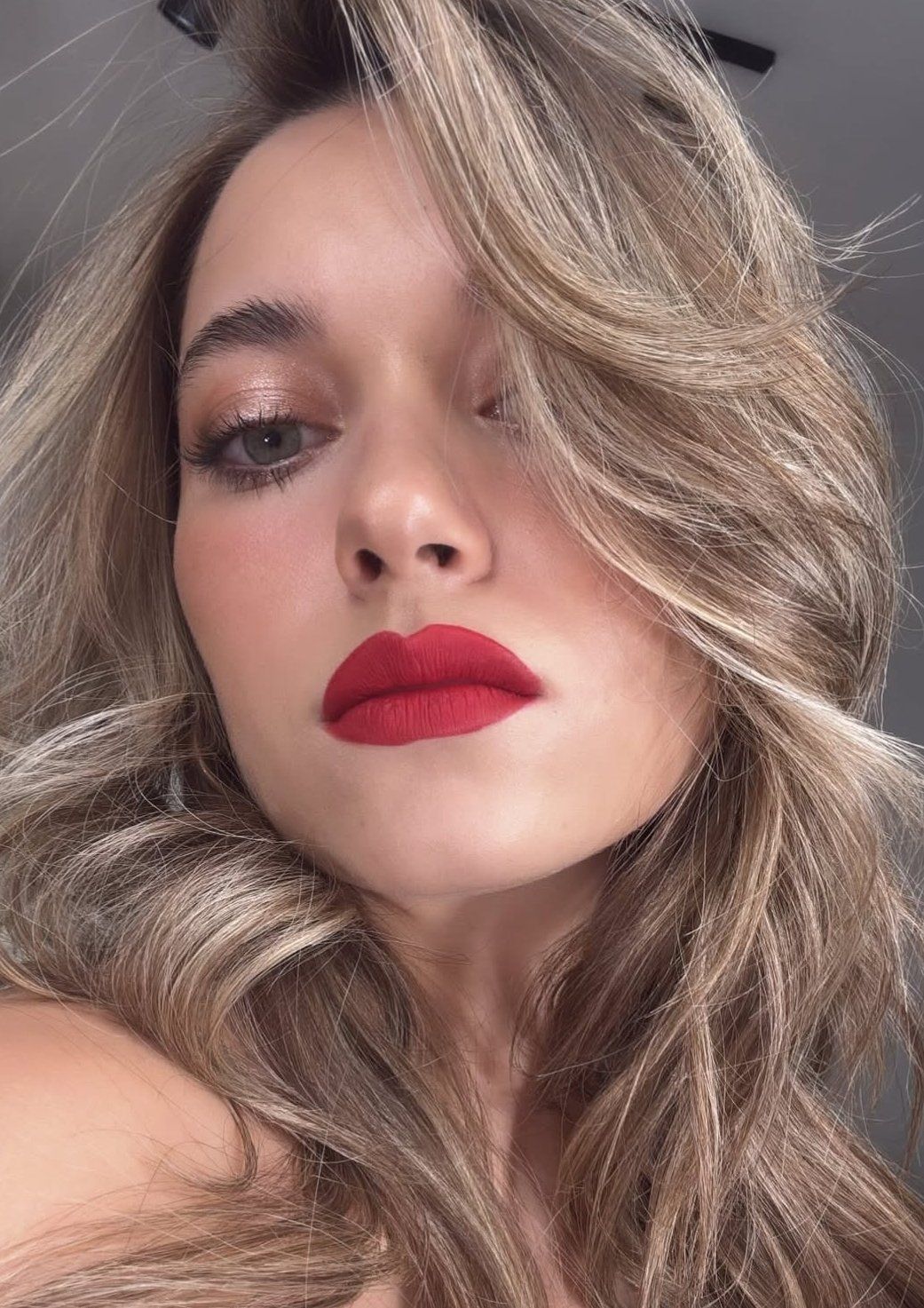 Afra Saraçoğlu’nun yeni imajı! Sarı saçlarıyla sosyal medyayı salladı! 7
