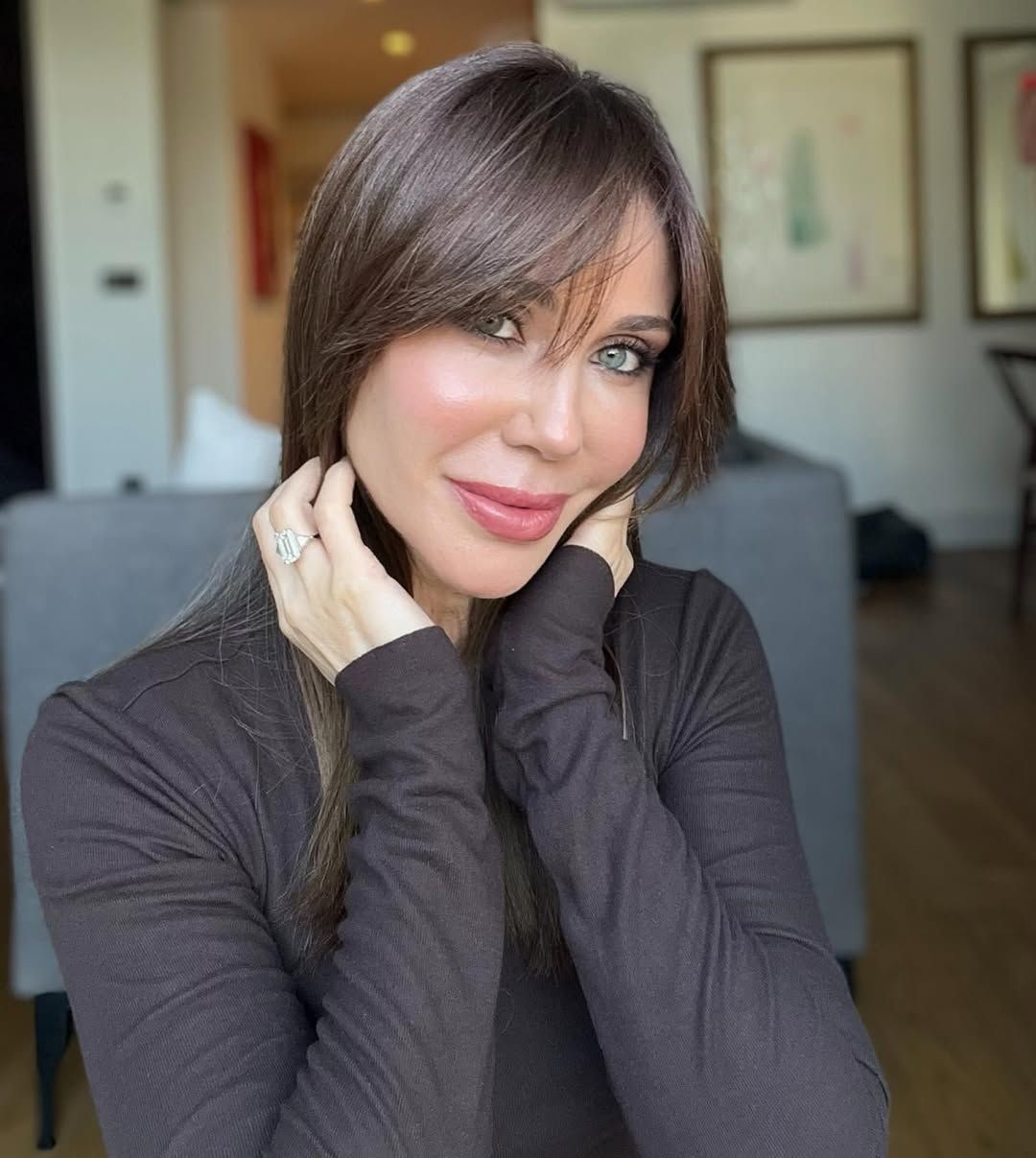 Demet Şener'den yeni imaj! Kahküllü saç modeliyle dikkat çekti 4