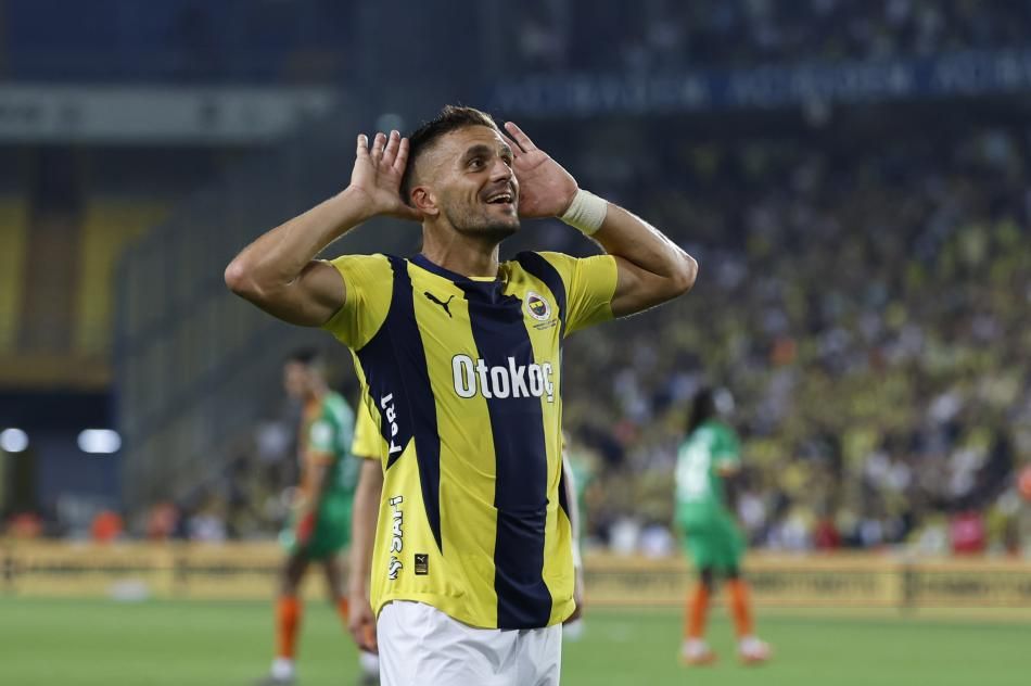 Fenerbahçe'de ipler tamamen koptu: 11 futbolcunun bileti kesildi! Sezon sonu yolcular 13
