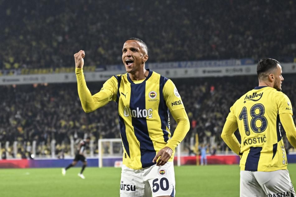 Fenerbahçe'de ipler tamamen koptu: 11 futbolcunun bileti kesildi! Sezon sonu yolcular 7