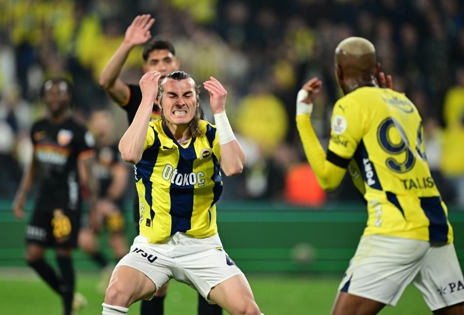 Fenerbahçe'de ipler tamamen koptu: 11 futbolcunun bileti kesildi! Sezon sonu yolcular 3