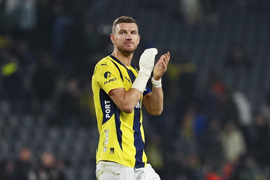 Fenerbahçe'de ipler tamamen koptu: 11 futbolcunun bileti kesildi! Sezon sonu yolcular 14