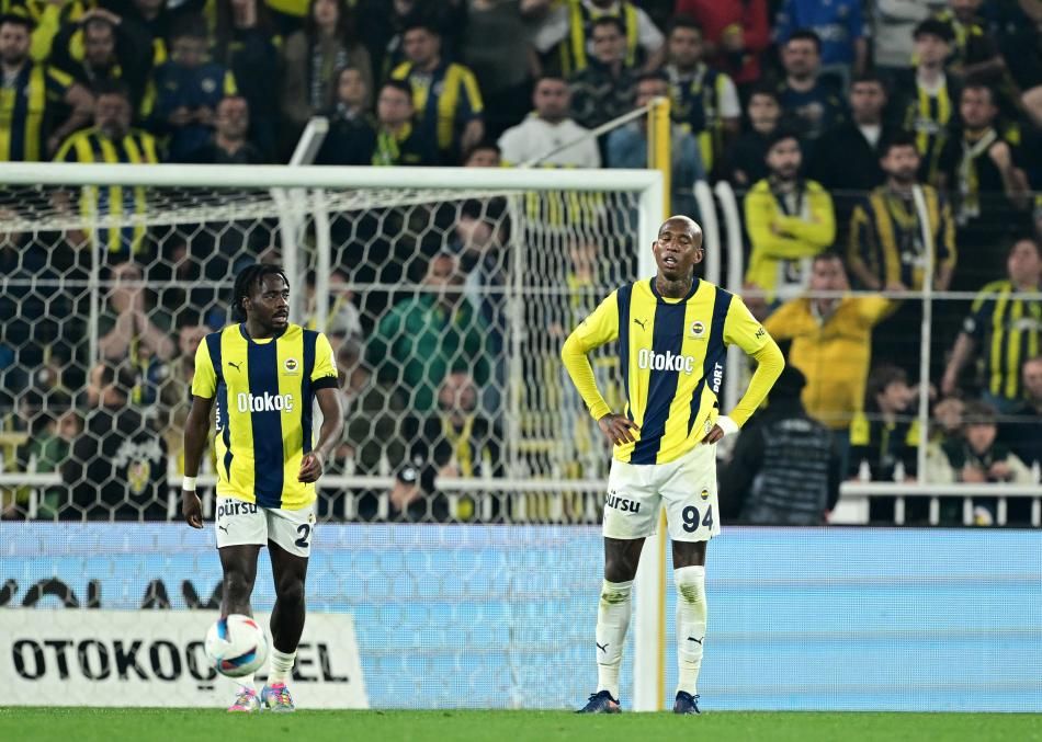 Fenerbahçe'de ipler tamamen koptu: 11 futbolcunun bileti kesildi! Sezon sonu yolcular 2