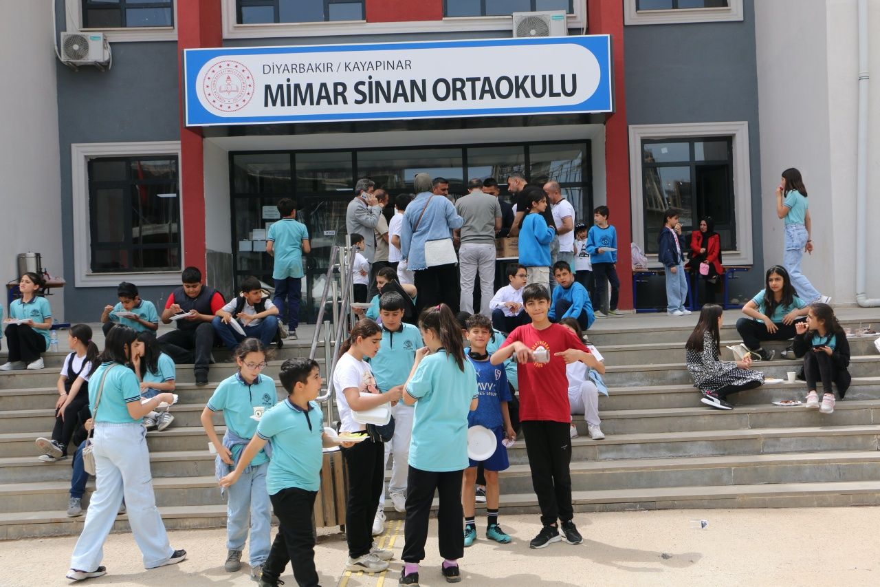 Diyarbakır’da anlamlı dayanışma! Mimar Sinan Ortaokulu’ndan Filistinli çocuklara destek 4