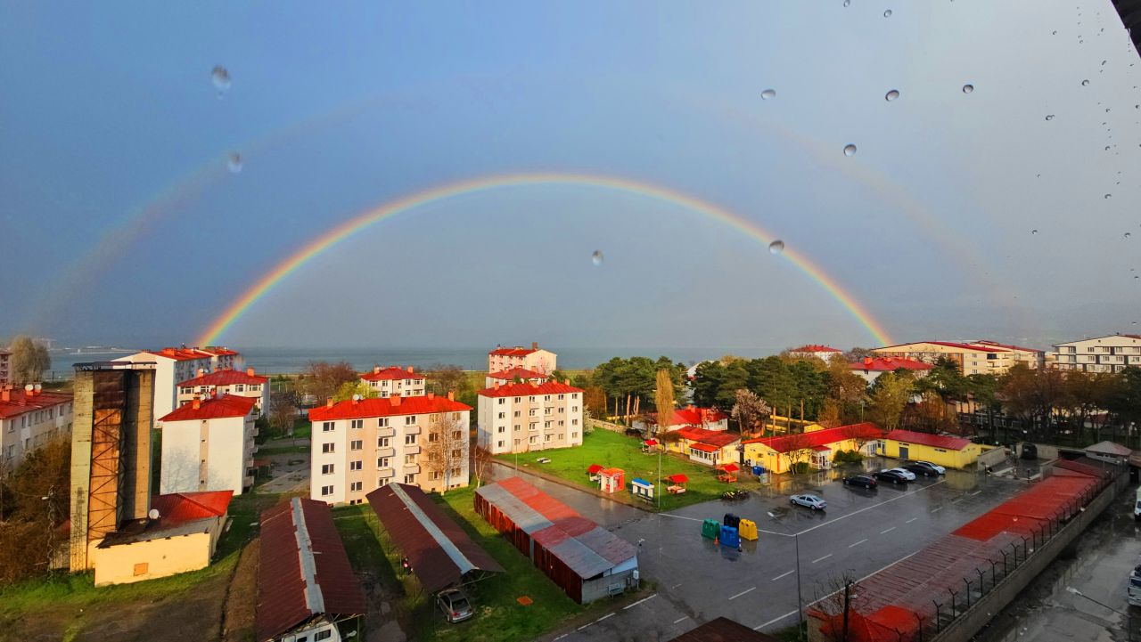 Tatvan’da doğa harikası! Yağmur sonrası gökkuşağı mest etti 3