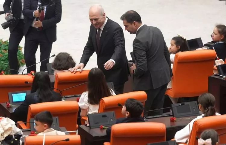 TBMM'de 23 Nisan coşkusu: Numan Kurtulmuş koltuğunu devretti 6