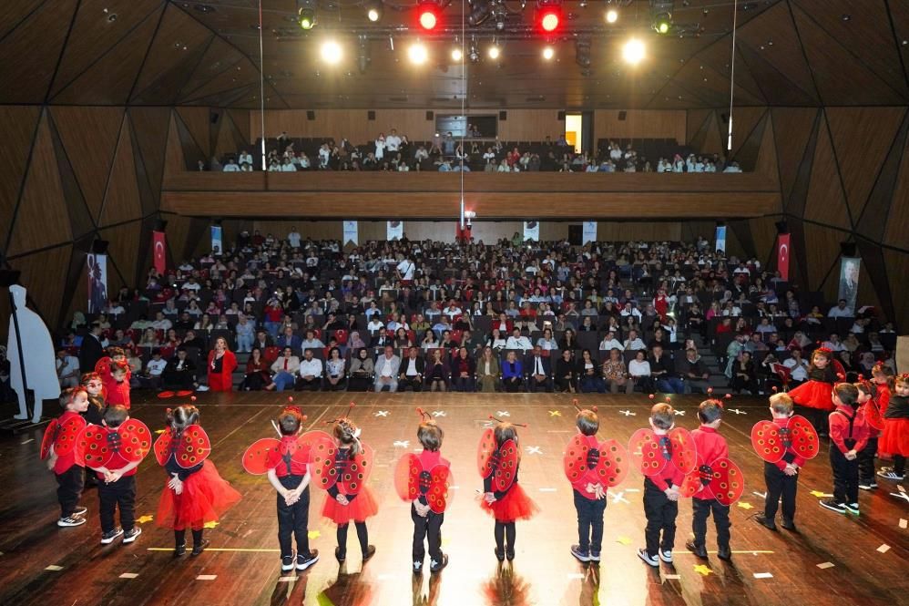 Beylikdüzü’nde 23 Nisan coşkusu: Çocuk bakımevleri renkli gösterilerle bayramı kutladı 4