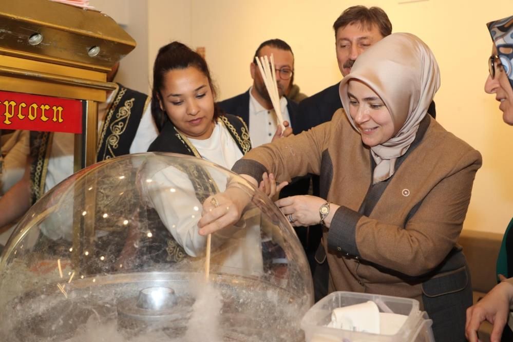 AK Parti Kadın Kolları’ndan 23 Nisan’da çocuklara moral ziyareti: Tuğba Işık Ercan miniklerle buluştu 4